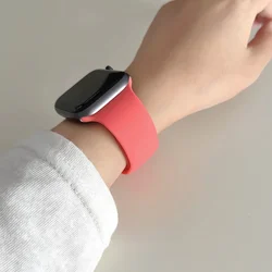 Silicone Sport Band for Apple Watch - Versatile and Durable Strap Accessory (32 Coral red)