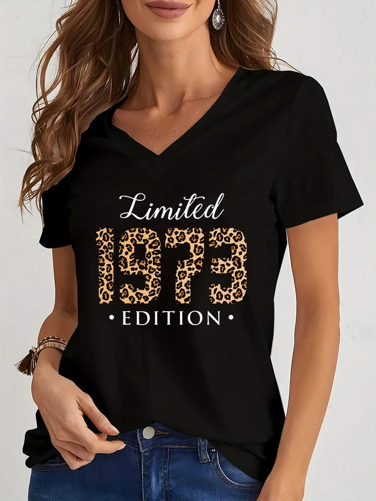 thumbnail image 1 of Camiseta con estampado de edición limitada de 1974, ropa de calle con años de leopardo para mujer, camiseta Harajuku, ropa femenina, camiseta con cuello en V con patrón de cumpleaños, 1 of 5