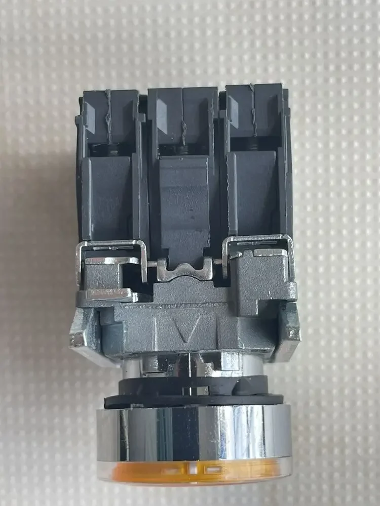 

1 шт. Новый кнопочный переключатель Schneider XB4BW35B5