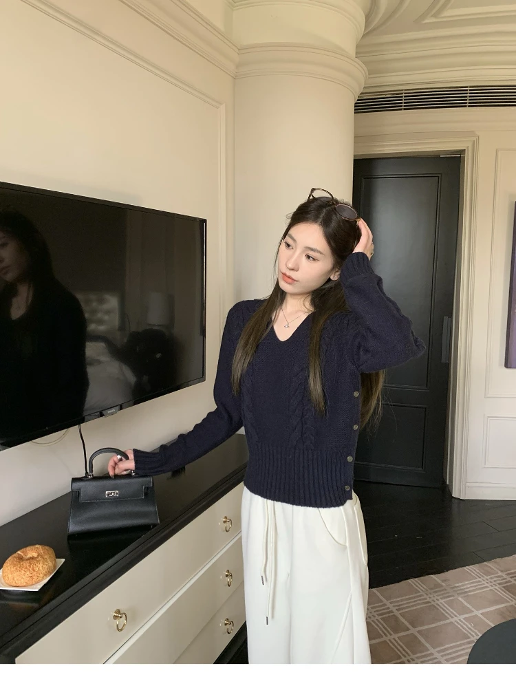 Retro New Autumn and Winter Women's V-neck Solid Color Long-sleeved Sweater Fashionable and Casual Loose Knitted Sweater Blouse