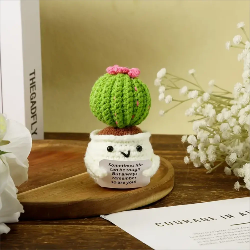 Entzückendes handgefertigtes gestricktes Kaktusspielzeug – süße emotionale positive Lebenspuppe mit ermutierender Karte, Freunde, Zimmer, einzigartige Geschenkidee – Detail 7