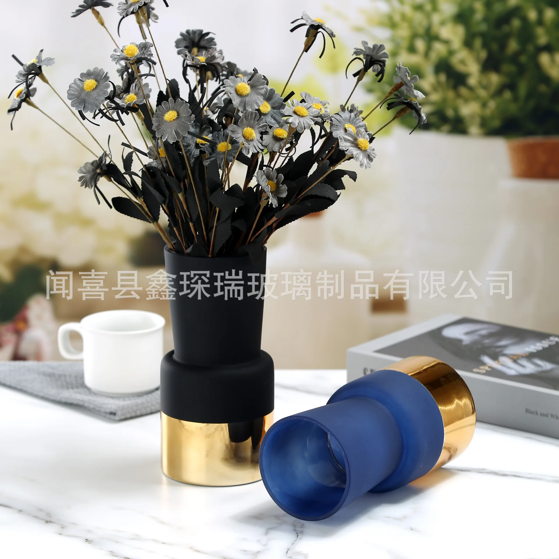 

Modern Hydroponic Glass Vase Metal Base Flower Arrangement Countertop Decoration Luxurious Exquisite Flower Vase Home Decoration