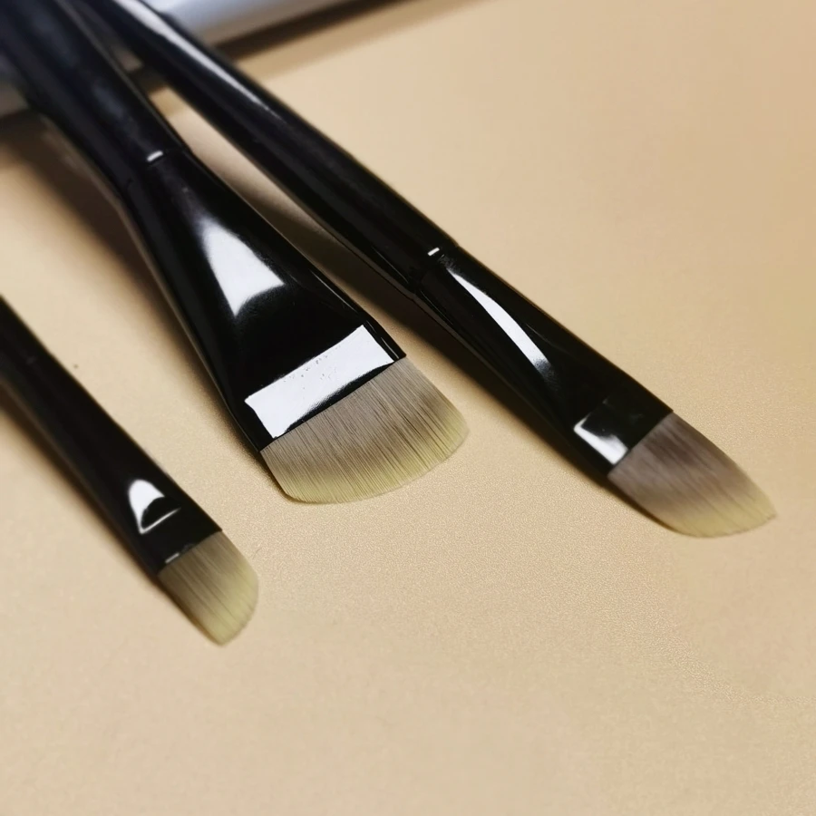 Enhanced Black Curved Foundation Makeup Brush for Flawless Blending and Application