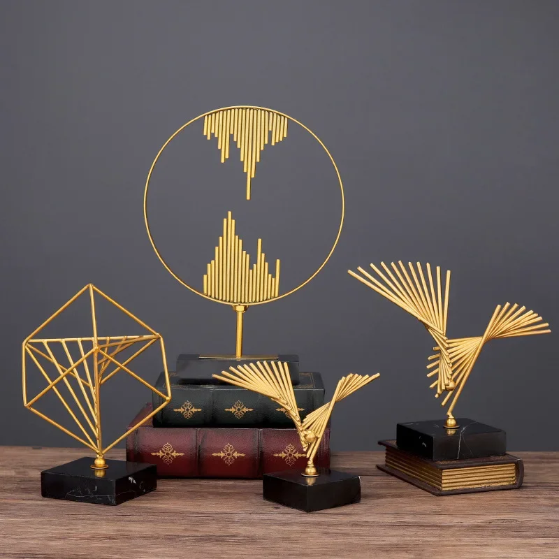 

Luxury Irregular Golden Statue Home Decor Modern Style Living Room Cabinet Ornament Unique Iron Crafts Decorative Figurine Gift