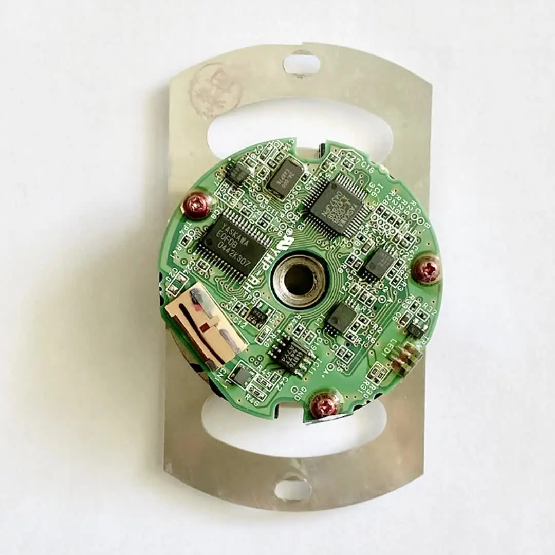 Оригинальный энкодер Yaskawa UTSIH-B17CK Б/У 100% ПРОВЕРЕННЫЙ B17CK