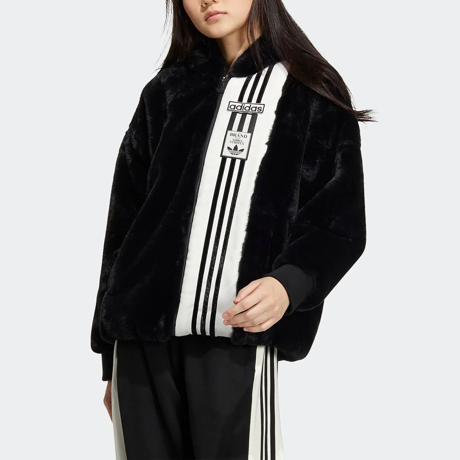 Veste de sport pour femme Adidas Originals Authentic Imitation Fur Side Zip IC8130 1 Veste de sport pour femme Adidas Originals Authentic Imitation Fur Side Zip IC8130 1
