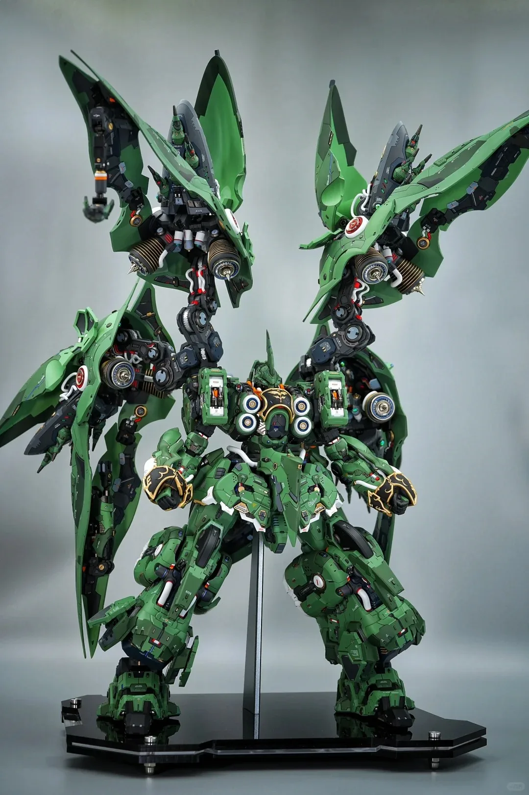 Kshatriya Osiris Aerial Dominator 1:100 scale green mecha model kit fully assembled with LED lighting