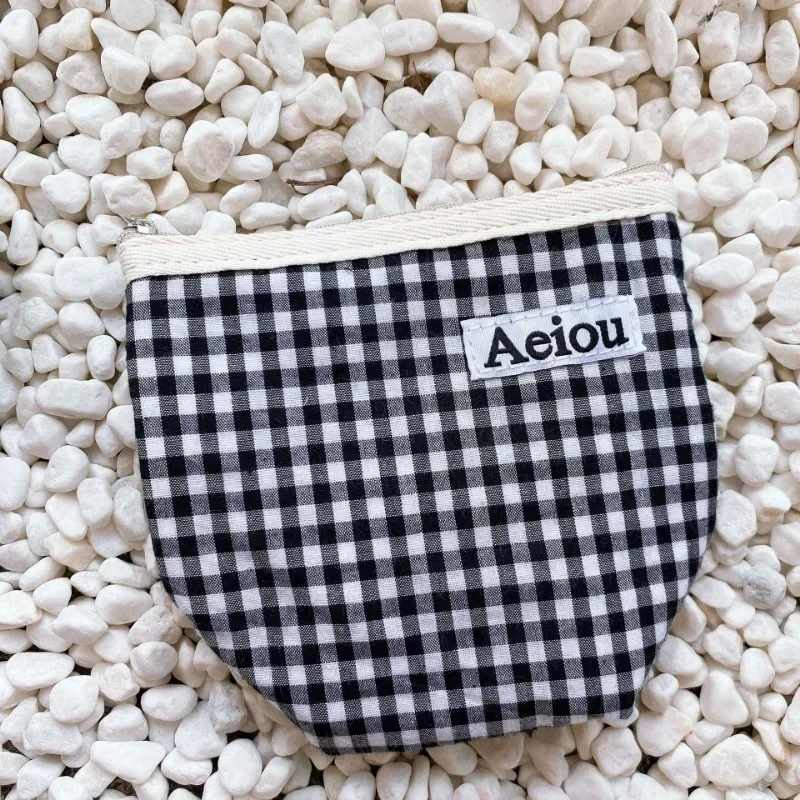 Large Capacity Plaid Fabric Storage Bag Portable Clutch Make Up Pouch Fashion Coin Key Bag Sanitary Napkin Pads Zipper Pouch 4