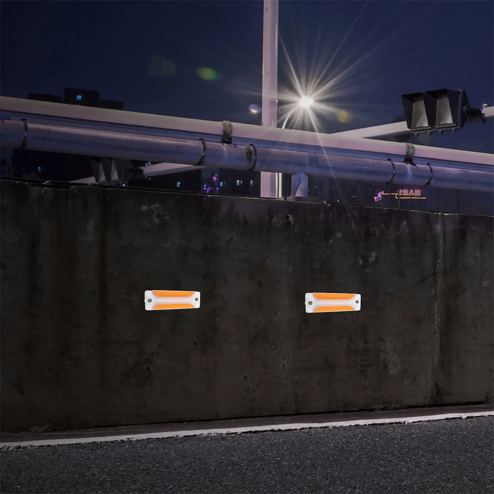 4 Pcs Sign Reflective Delineator Driveway Reflectors Trapezoidal Road Markers Pavement Guardrail Delineators parking markers