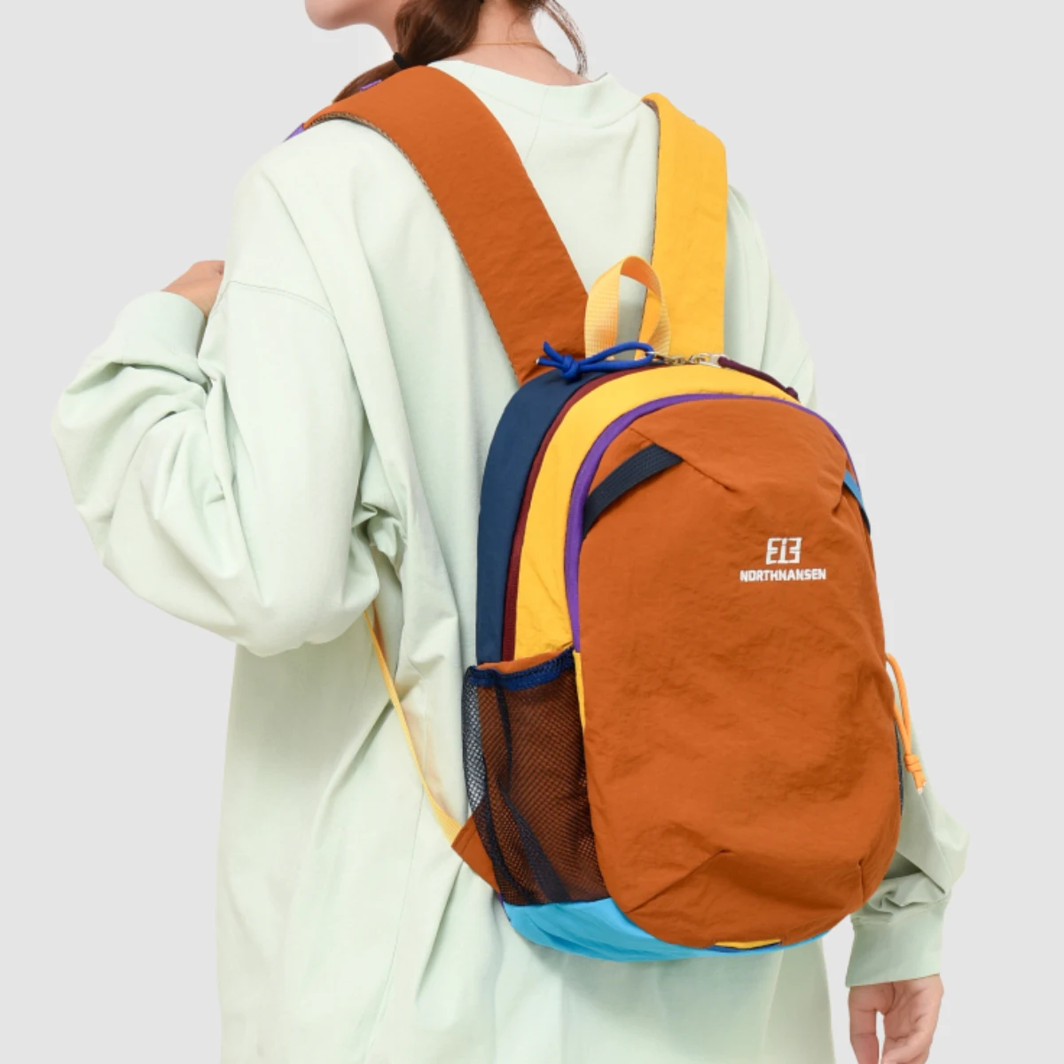 School Bag for Female Junior High School Students, Lightweight Travel Backpack, Large Capacity, Commuter Student, High-Looking and Comfortable Backpack, Outdoor Bag, Fashionable Contrasting Colors