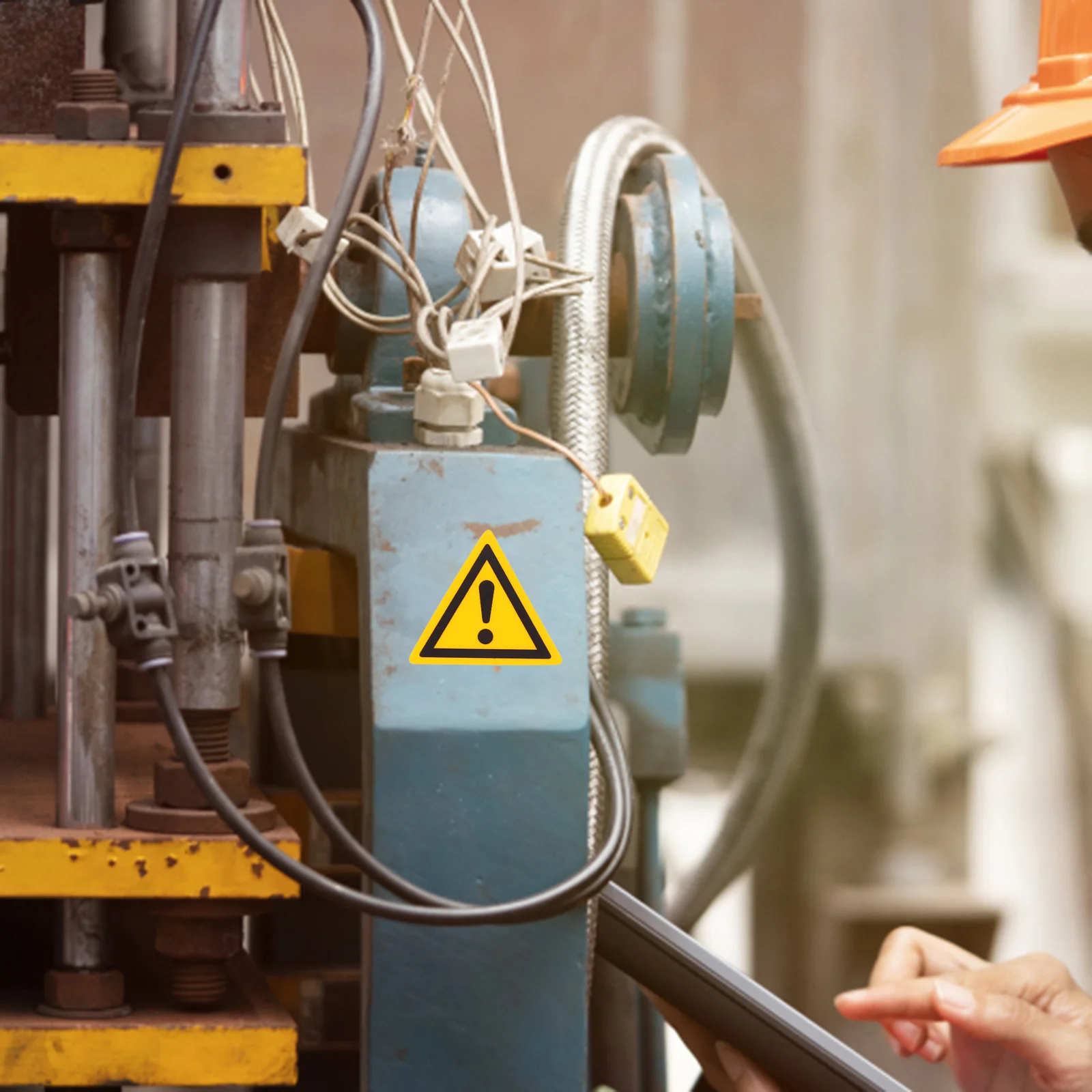 Рисунок 6 - наклейки-эмблемы