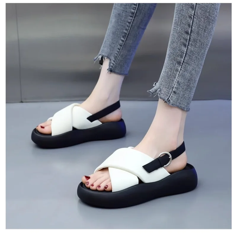 Thick soled sandals for women's summer beach shoes, high-end casual flat shoes