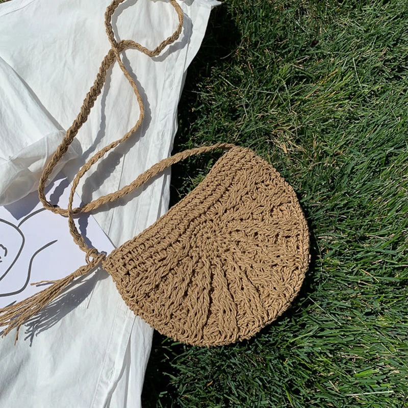 Fashion Semicircle Straw Woven Shoulder Crossbody Bag Vacation Beach Small Handbags Ladies Summer Handmade Rattan Tassel Totes