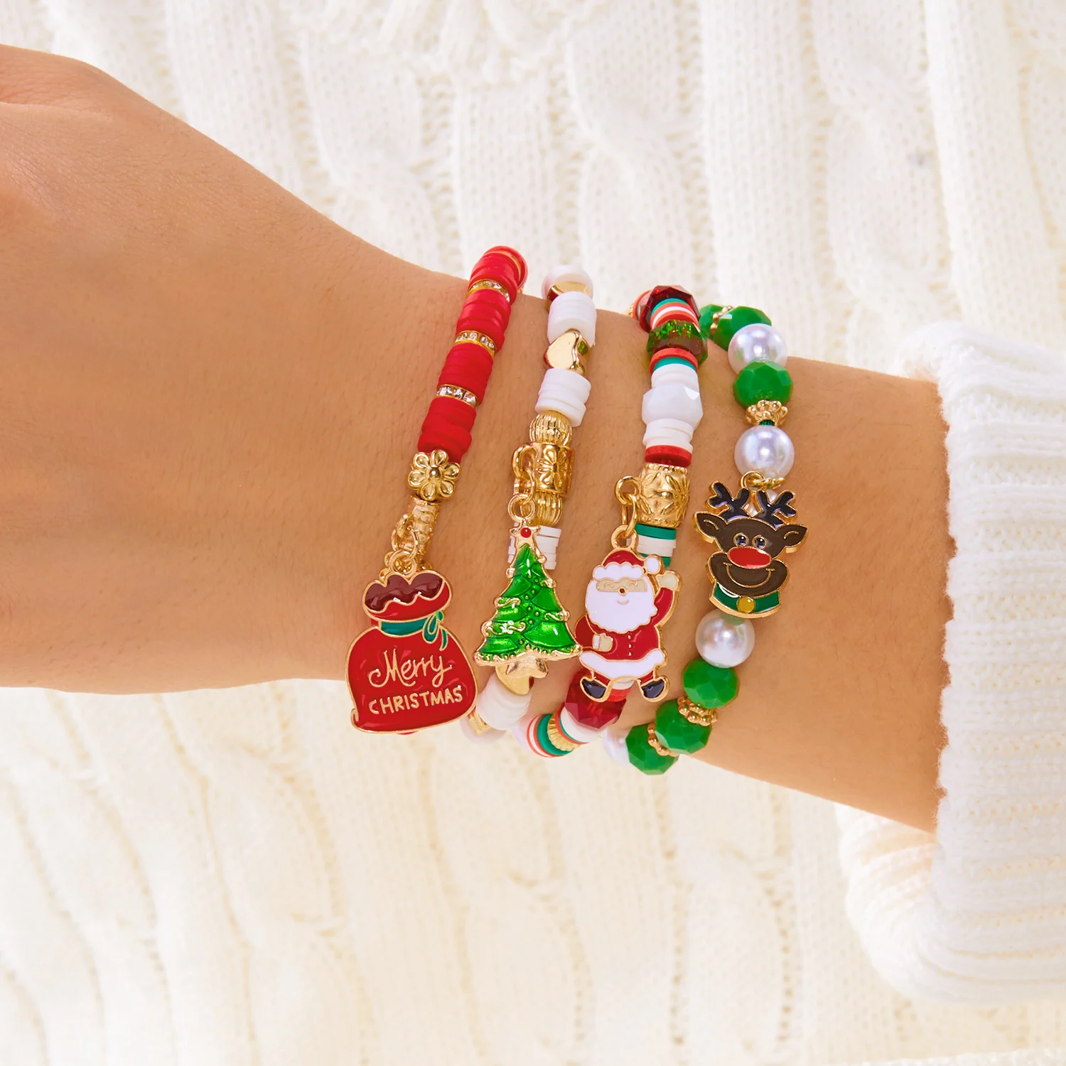 4-teiliges buntes Weihnachts-Perlenarmband-Set für Frauen, niedlicher Weihnachtsmann, Weihnachtshirsch, Polymer-Tonperlen, gewebte Armreifen, Schmuck – Detail 6