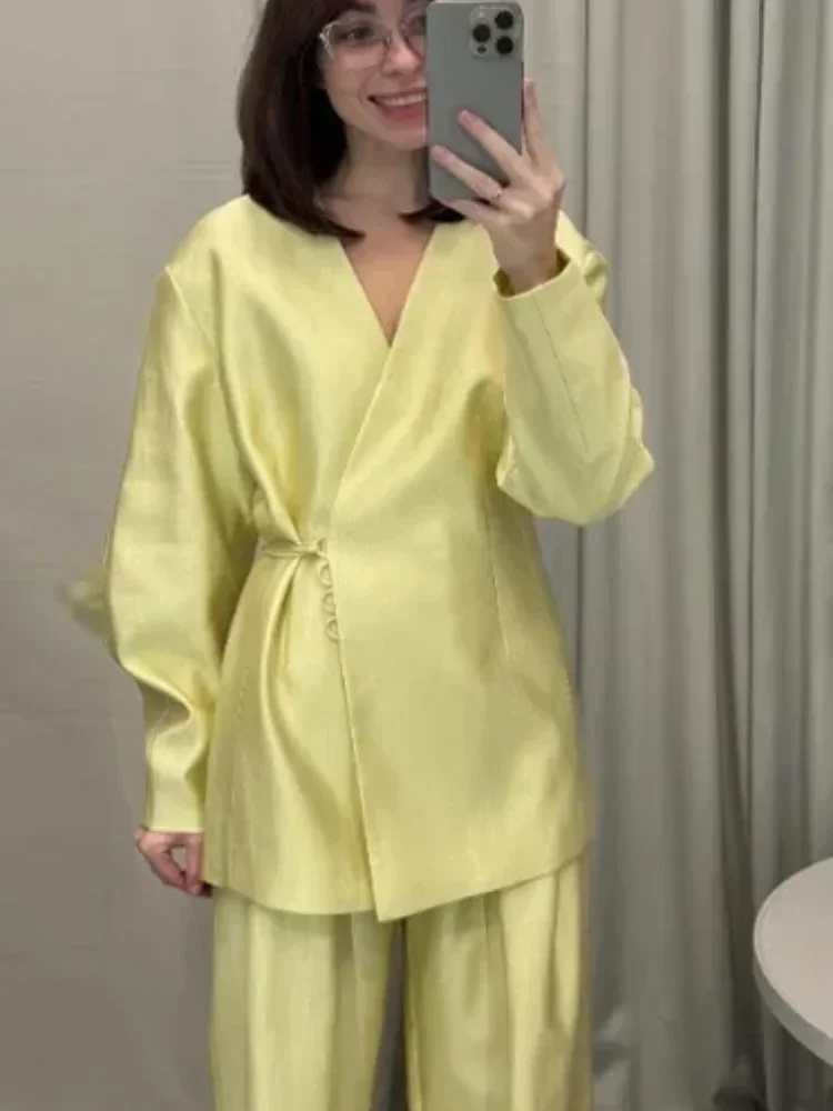 ตัวเลือกสินค้า ชุดสูทผู้หญิงหรูหรา แขนยาว คอวี แต่งลูกไม้ ผ้าซาติน ฤดูร้อน 2026