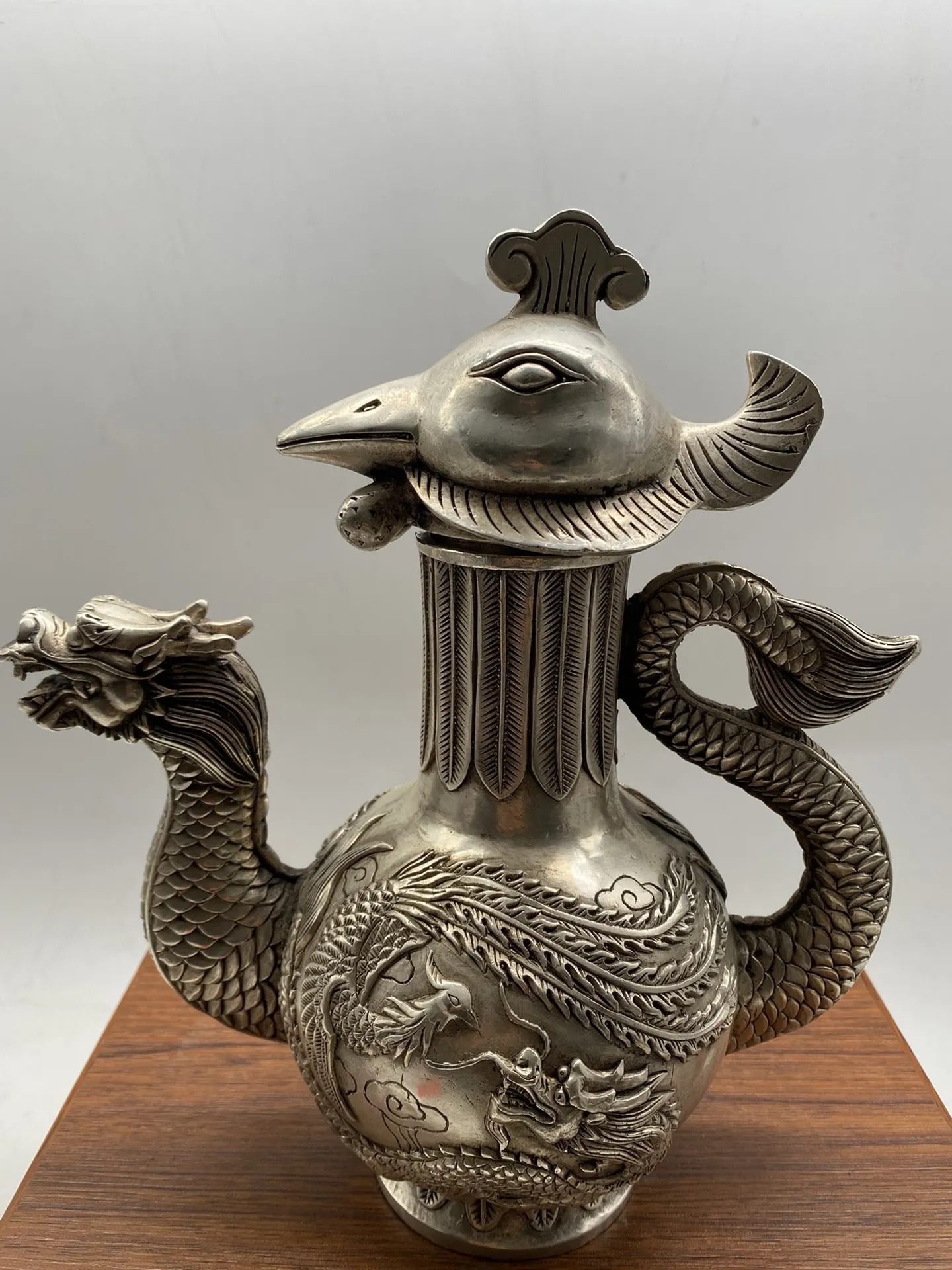 

China ancient Tibet silver Dragon body and phoenix head decoration kettle wine pot teapot flagon metal crafts home decoration