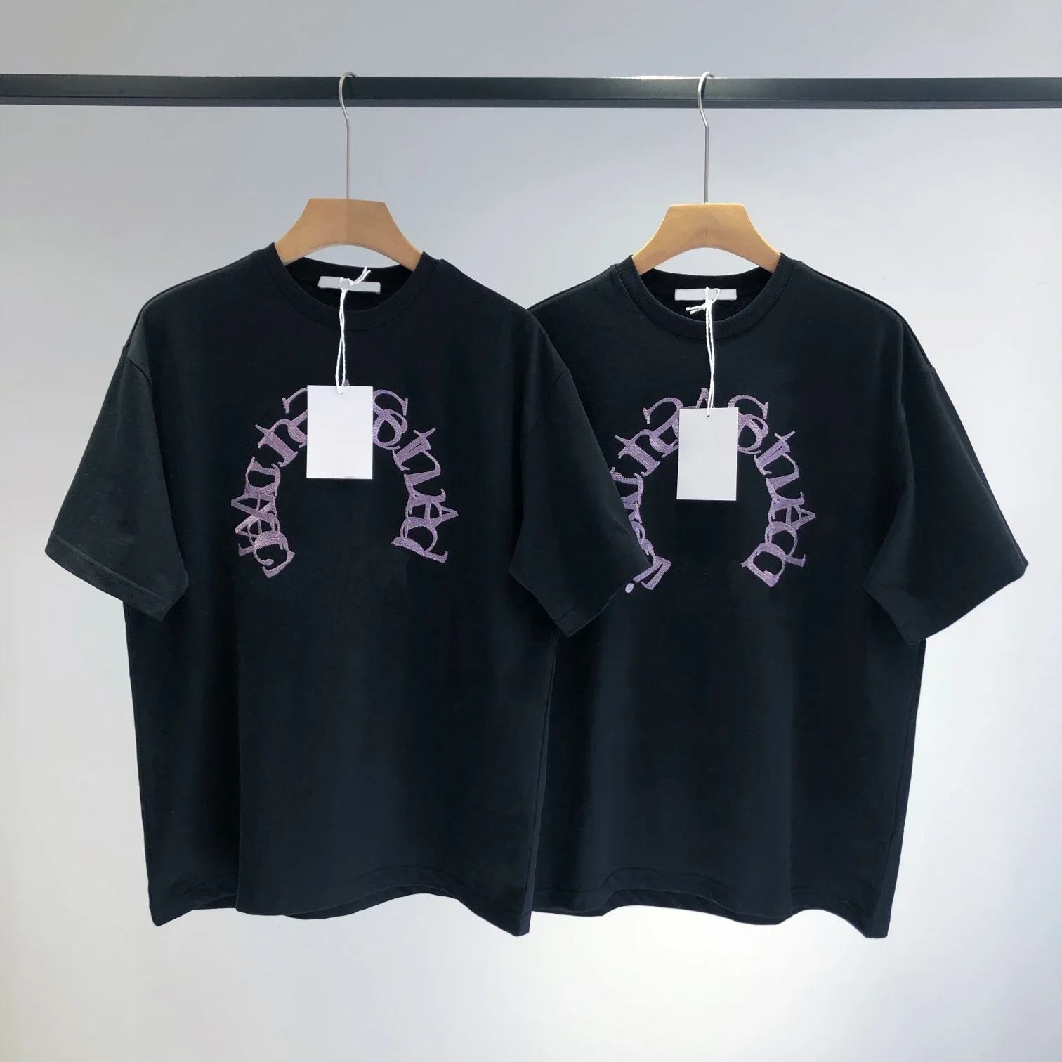 

2024 ac summer Round purple letters are fashionable and simple studios oversize lovers t-shirt simple design black tee