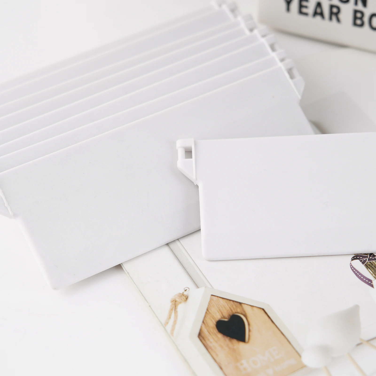 Рисунок 3 - Нижние детали затвора Пластиковые