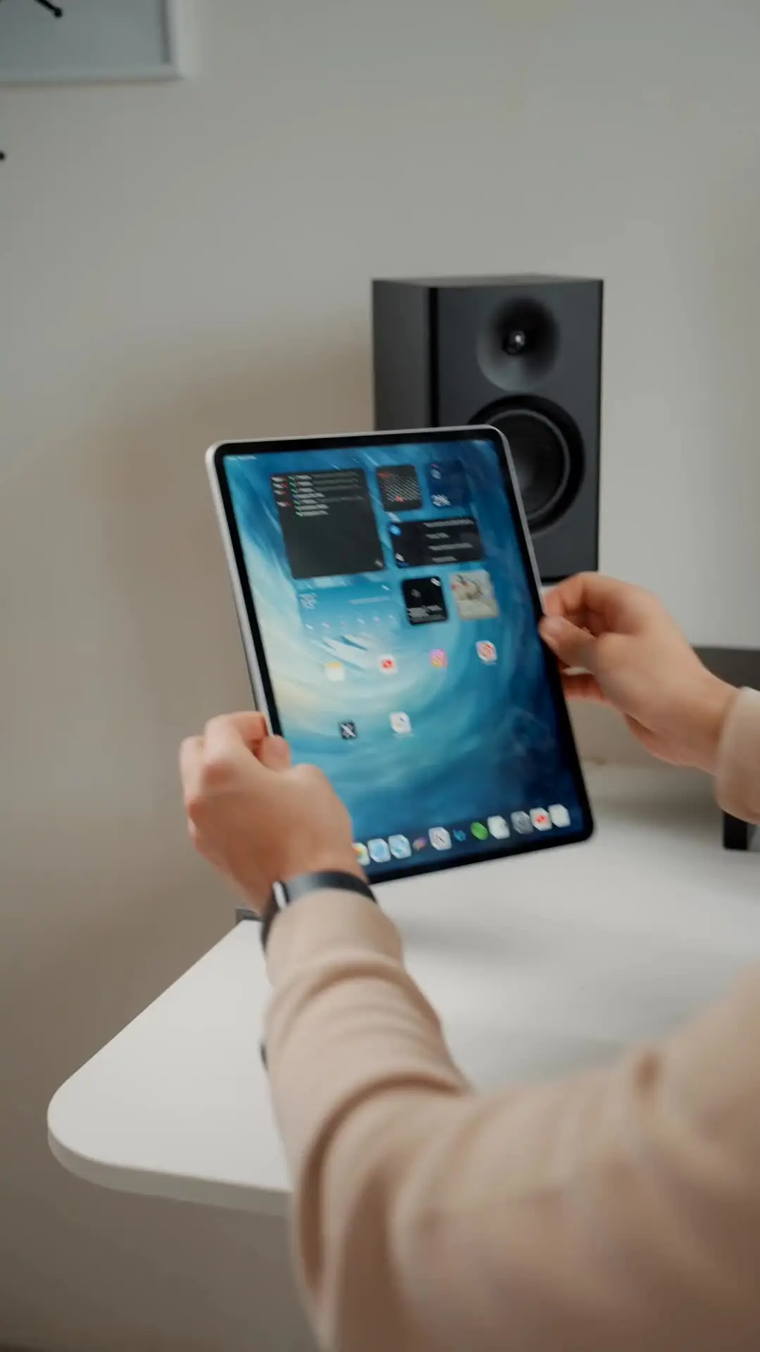 KUXIU 折りたたみ式 ipad 磁気ホルダー iPad Air 11/13 インチ