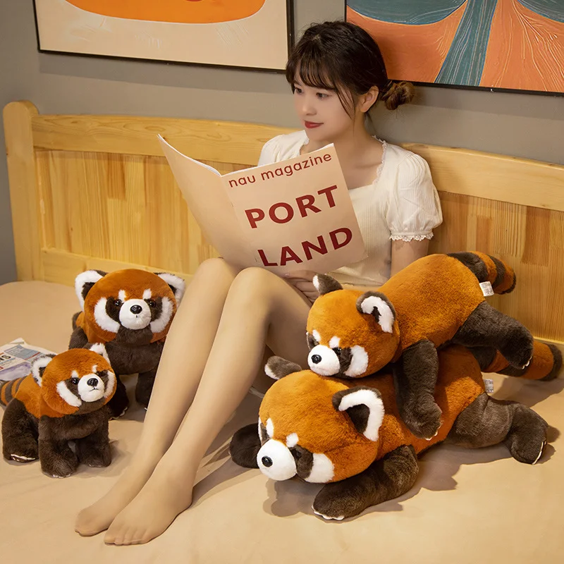 Panda rosso. Panda di peluche. Animale di pezza. Peluche Panda rosso. Panda di peluche. Animale di pezza. Peluche