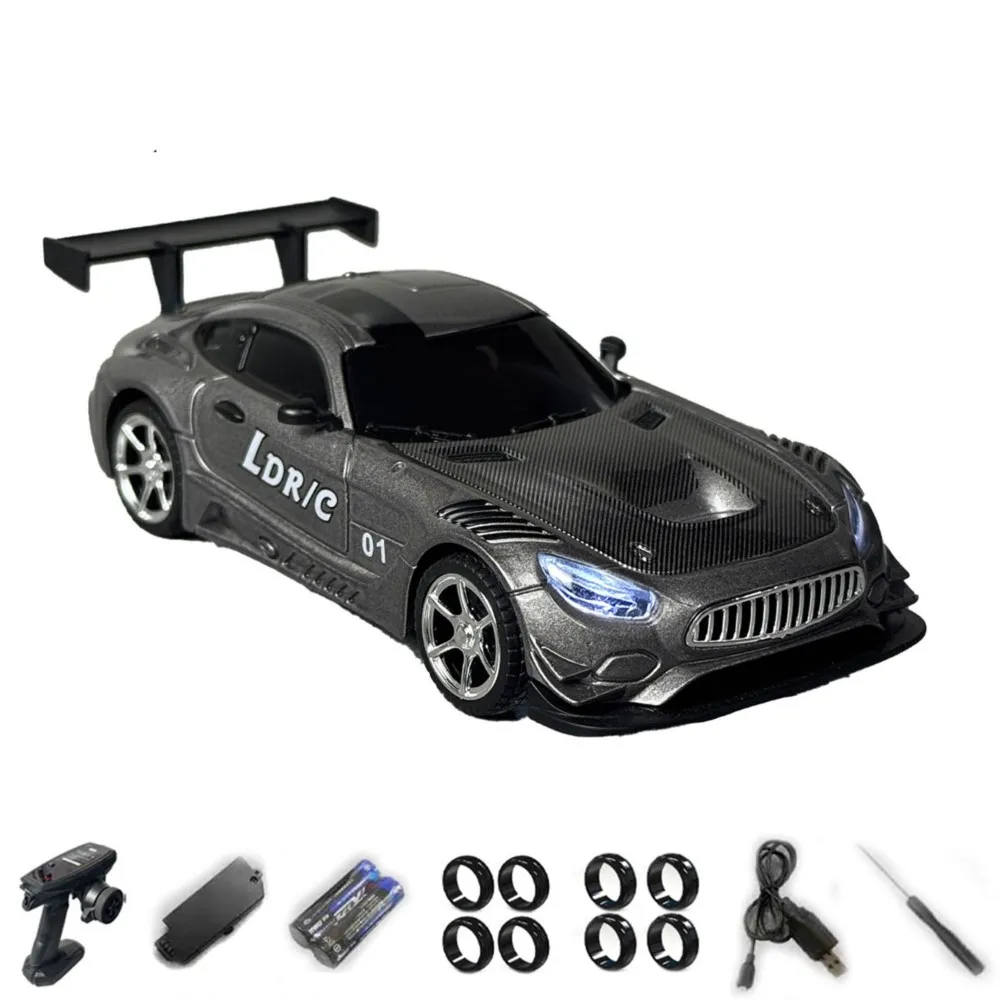 Voiture RC LDRC LD4301 1/43 en action avec pneus dérapant et LED clignotantes