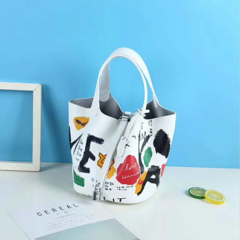 

100% Cow Leather 2024 Trends Luxury Designer Women's Handbag Real Genbuine Leather Tote Bag for Ladies with Lock Drop Shipping