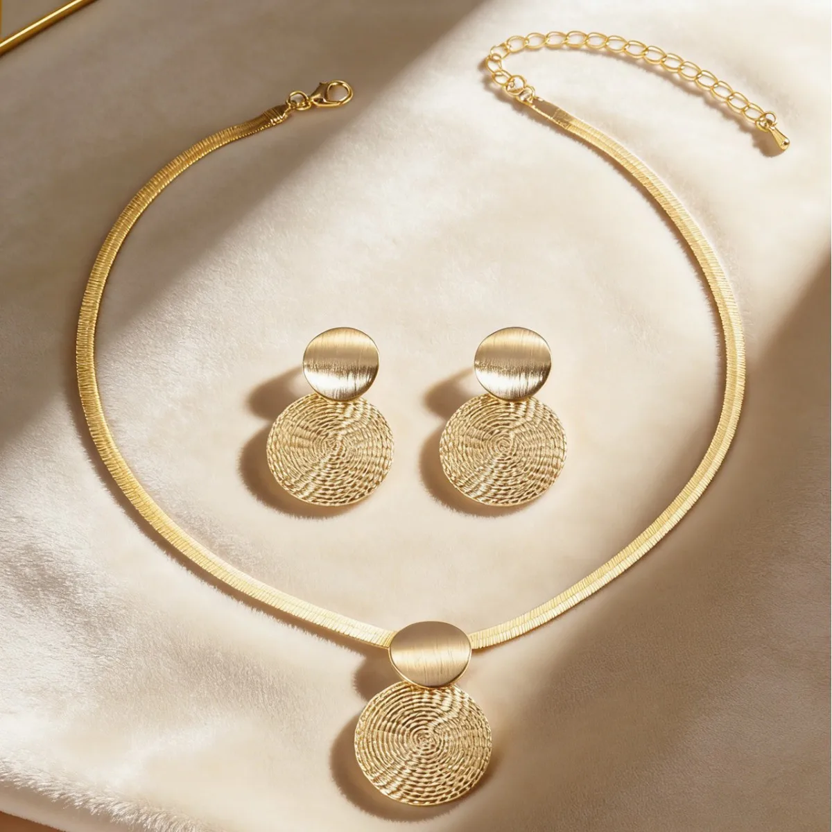 1 set of creative personalized geometric metal disc pendant necklace female exaggerated spiral pattern pendant collarbone chain 4
