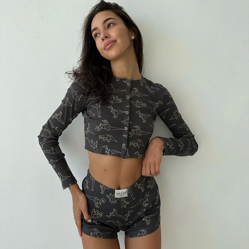 

Модная футболка с длинным рукавом и принтом динозавра для женщин, летний сексуальный костюм с шортами, уличный женский топ, повседневная одежда, комплект из двух предметов