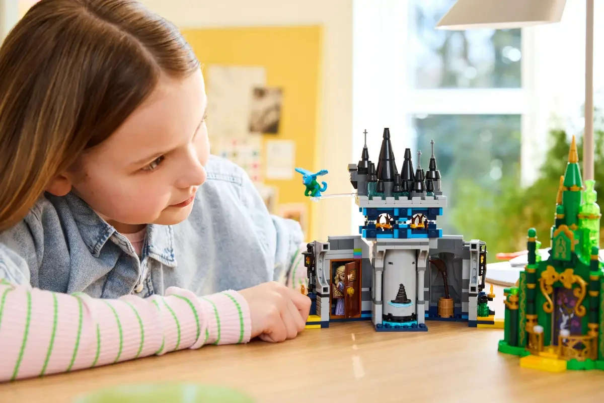 Presale September】LEGO® Wicked Toy Emerald City & Kiamo Ko Castle