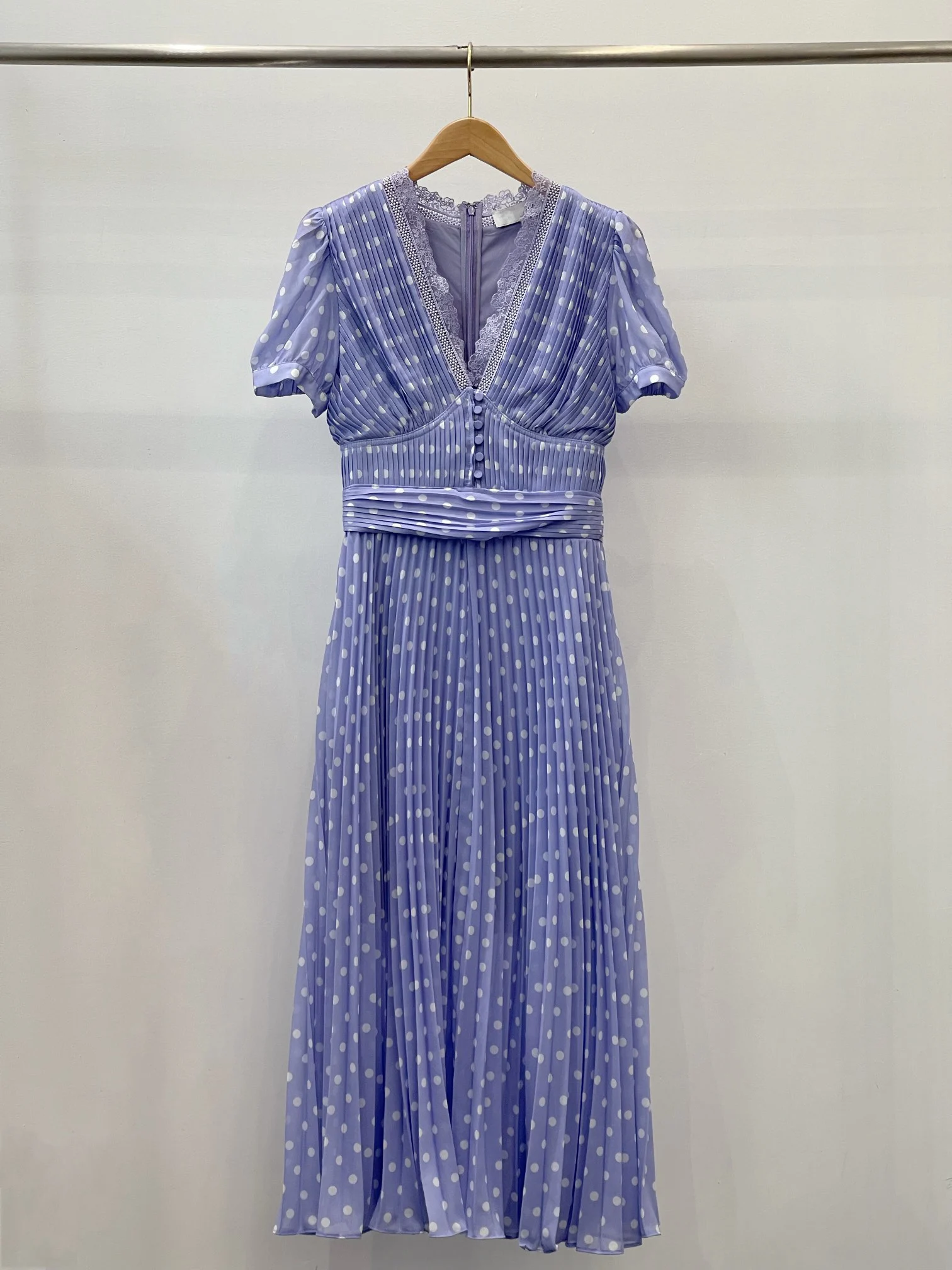 

2023Summer new lilac purple polka-dot chiffon V-neck mid-length elegant dress, huge slimming version6.12