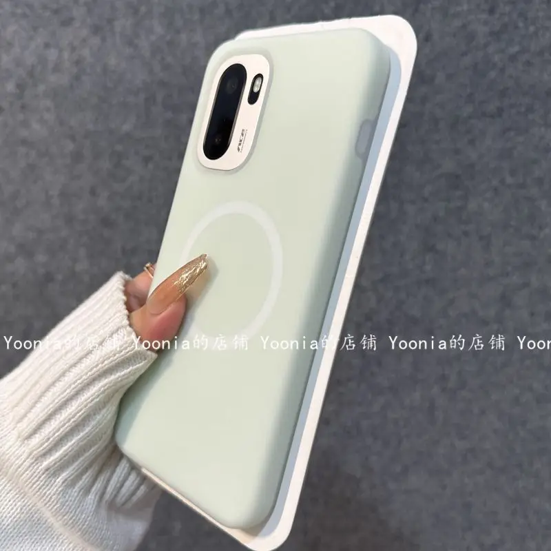 New Soft and Drop-Proof Magnetic Liquid Silicone Phone Back Cover