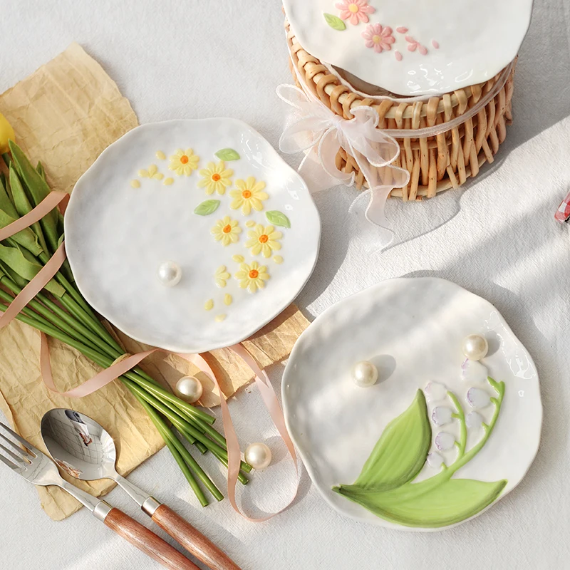 

Embossed breakfast plate, underglaze colored household dish plate, set and patted three-dimensional daisy bell orchid dessert