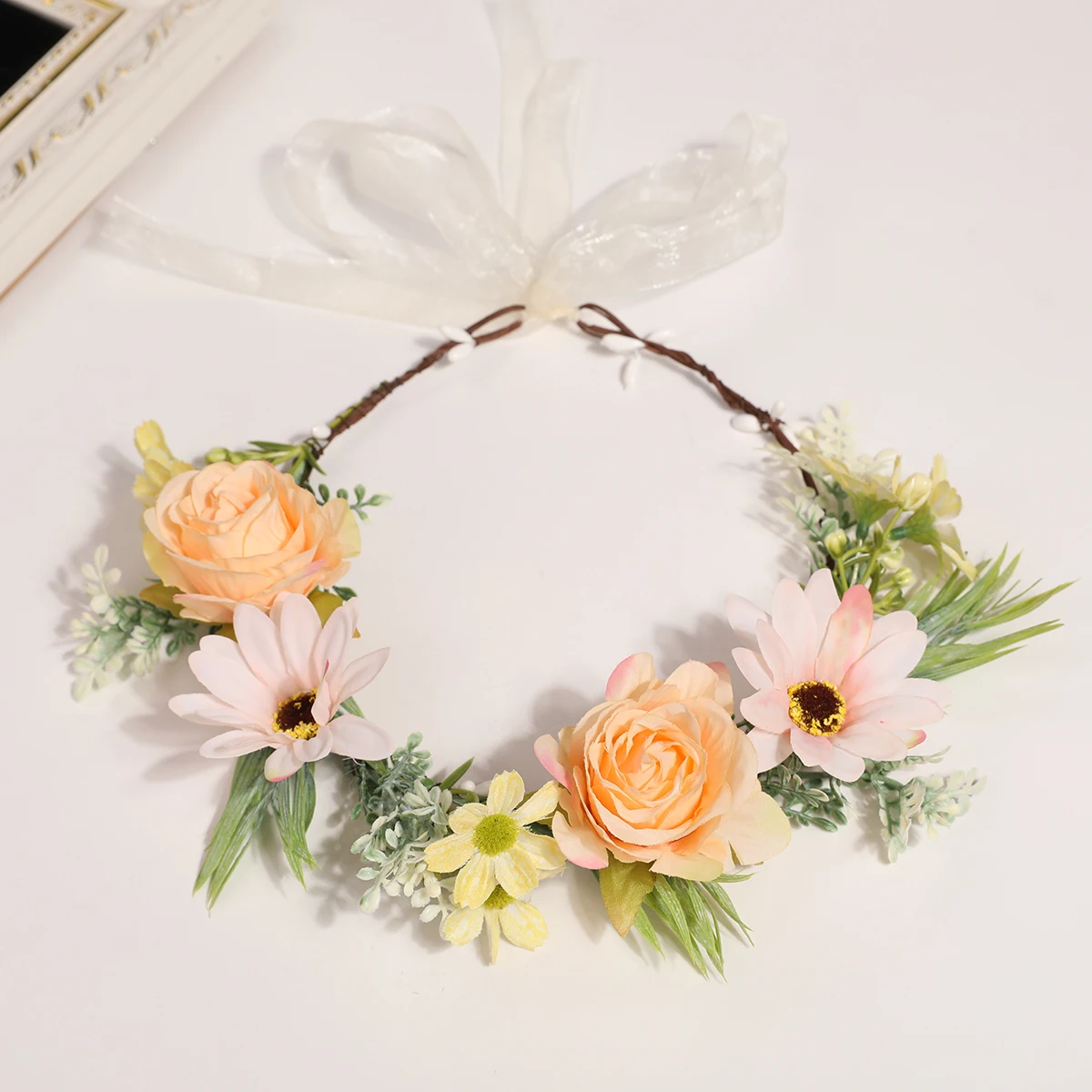 Einfaches und Modisches Ätherisches Künstliches Blumen-Haarband mit Frischen Gänseblümchen und Rosen Foto Hochzeit Urlaub Feenblume W – Detail 15
