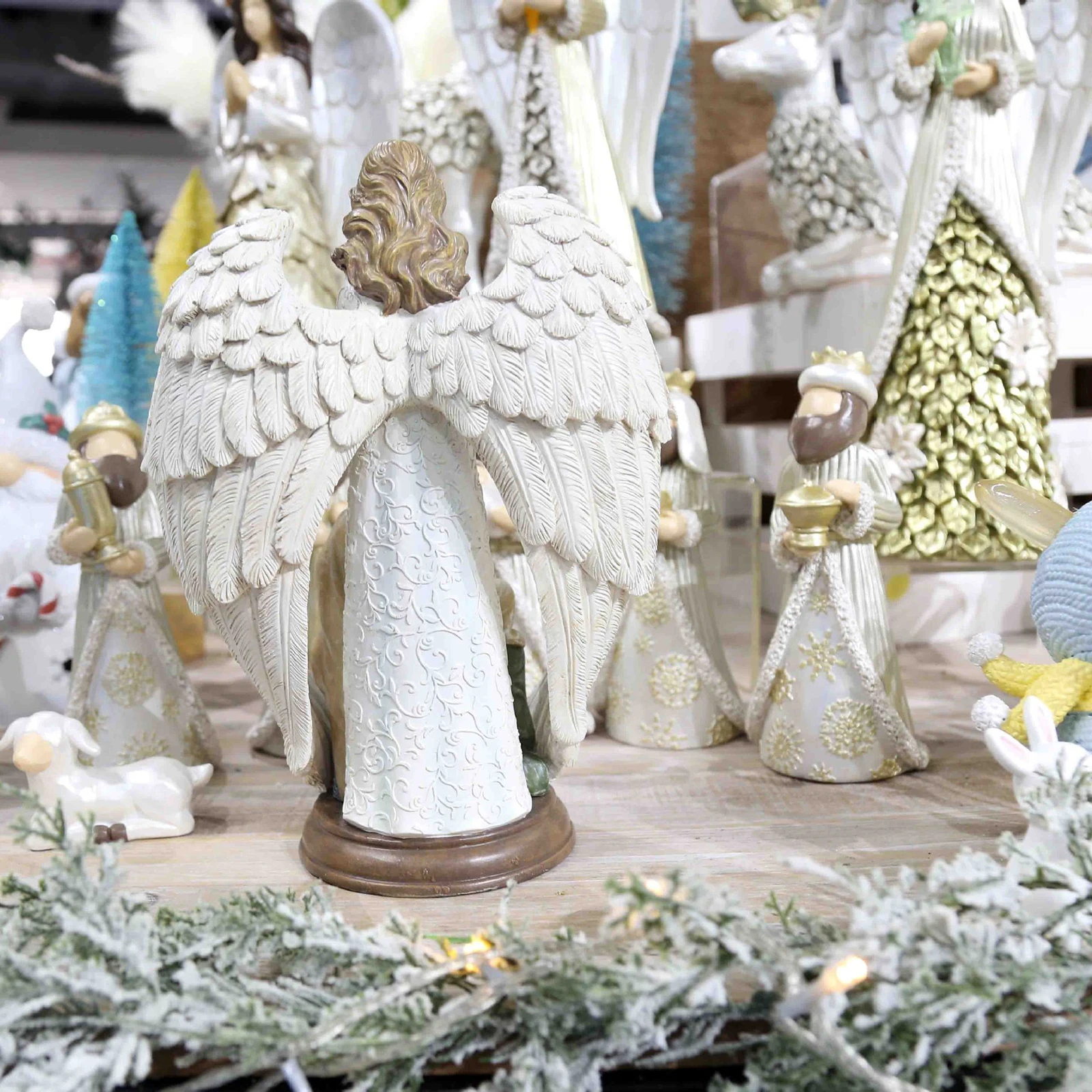 Holy Family Statue Nativity Scene Figurines European Resin Color Relief Pattern Effect Angel Wings Character Christmas Decor