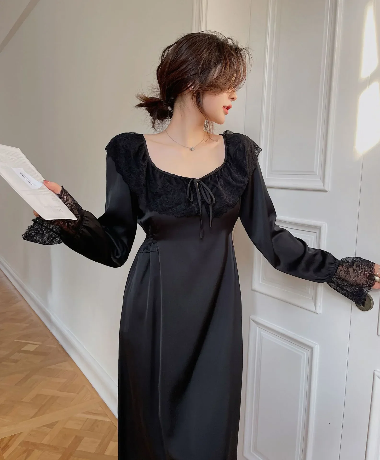 

Ночная сорочка Женская атласная с кружевными рукавами