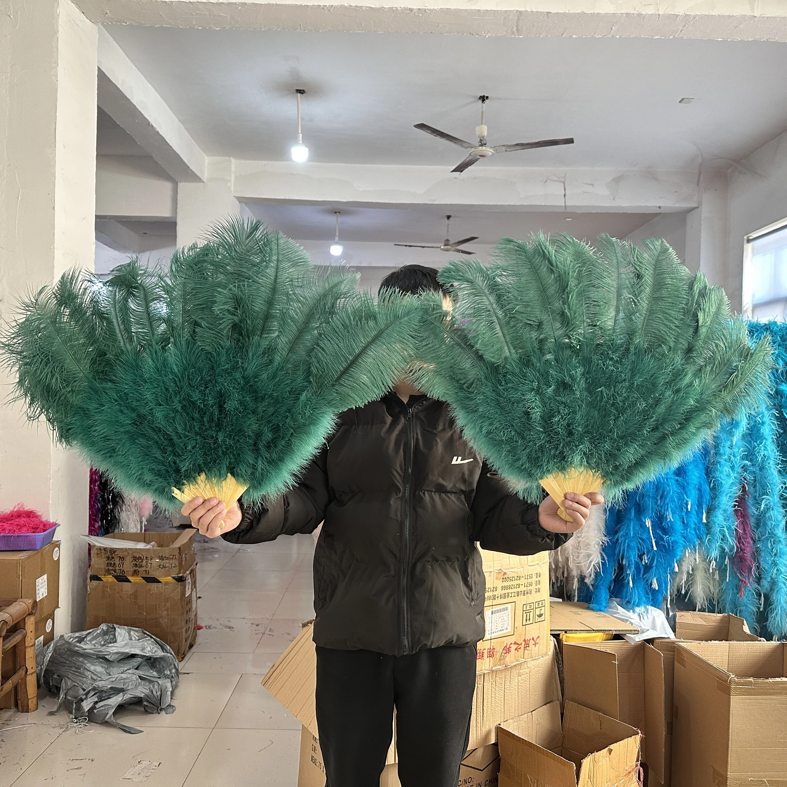 

Colorful 13Bone Big Fluffy Ostrich Feathers Fan 100CM Dance Show Performance Props Plumages Fans Crafts DIY Foldable Feather Fan