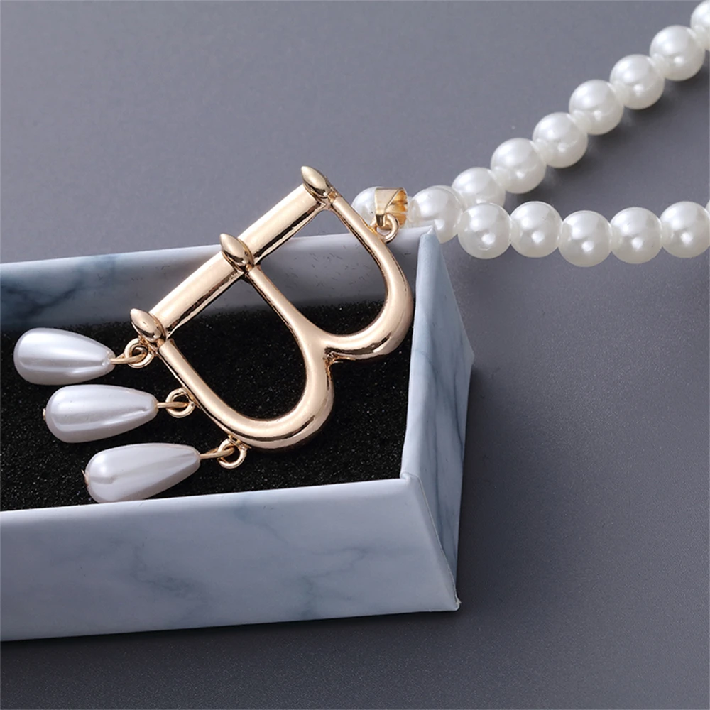 Fashion Queen Anne Boleyn Cosplay Women's Faux Pearl