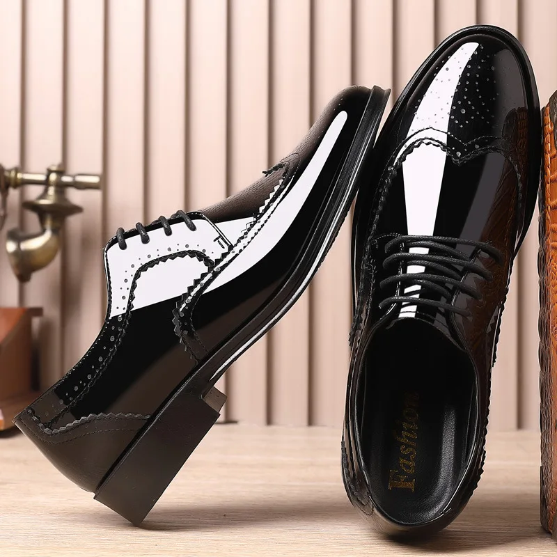 Mens Brogue Shoes Fashion British Style Men Carved Block Dress Shoes Patent Leather Shoes Casual Business New Shiny Formal Men Lace-Up