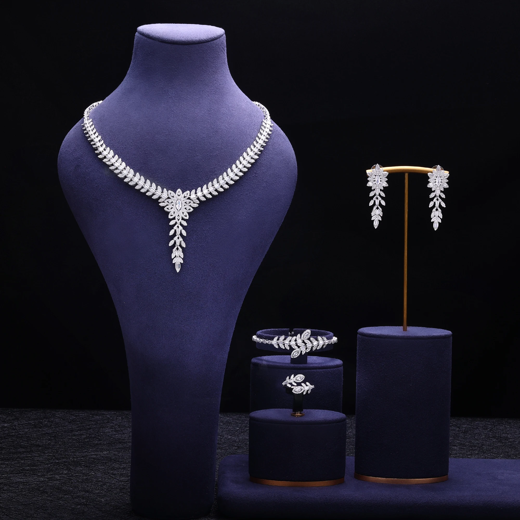 

2023 New 4-Piece Cubic Zirconia Bridal Wedding Jewelry Set Fashion Dubai Women's Jewelry Set Wedding Party Accessories Design