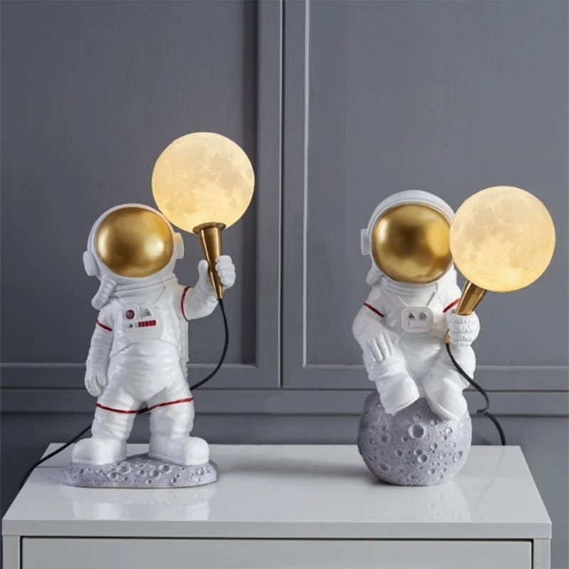 Tanie Nordic projektant kreatywny astronauta księżyc eksploracja astronauta lampy biurkowe nowoczesna sklep