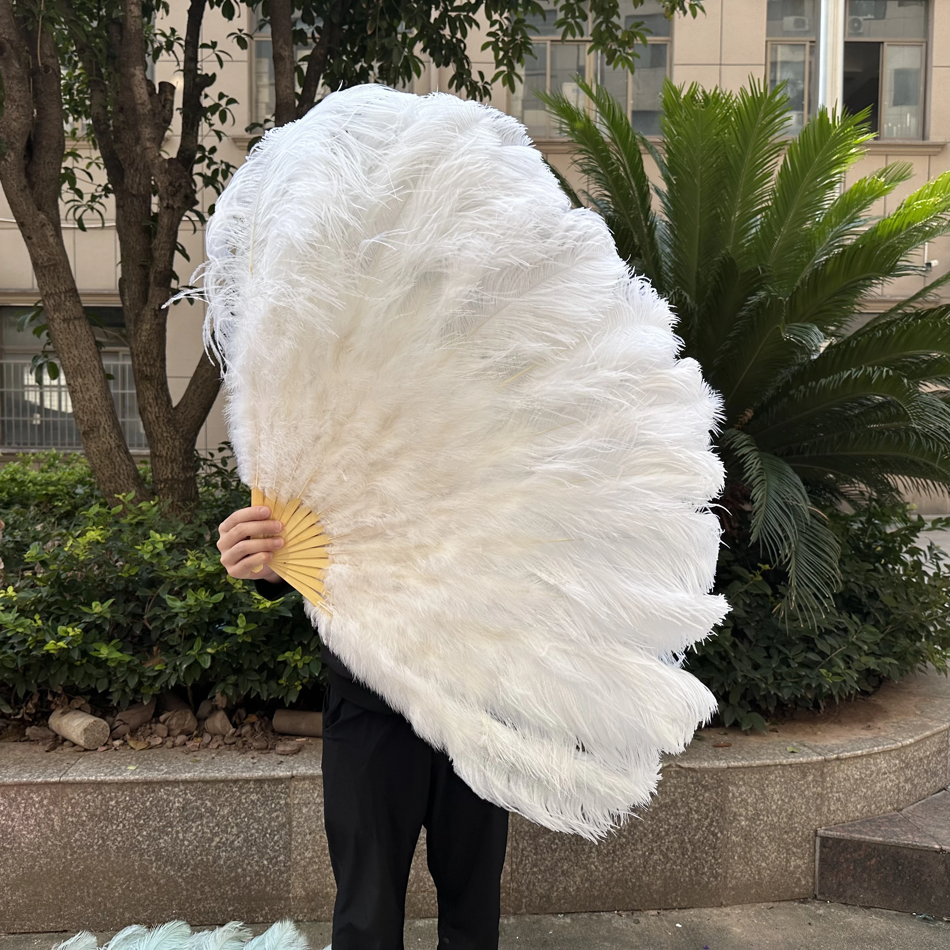 13 Bone Black Folding Feathers Fan White Fluffy Ostrich Feather Handheld Fan for Wedding Party Carnival Dance Stage Performance