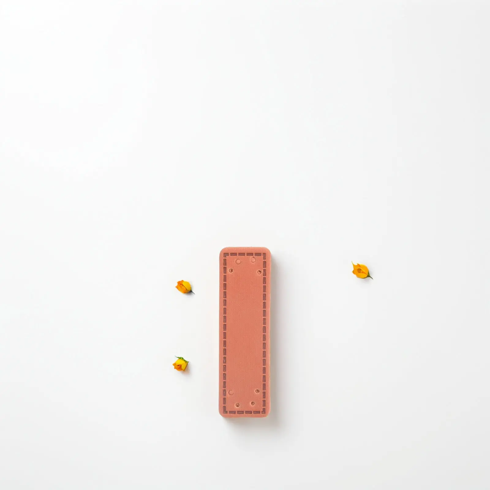 100Pcs 태그 DIY 의류 라벨 프리미엄 소재 봉제 의류 가방 모자 청바지 뜨개질 프로젝트용 미리 뚫린 구멍