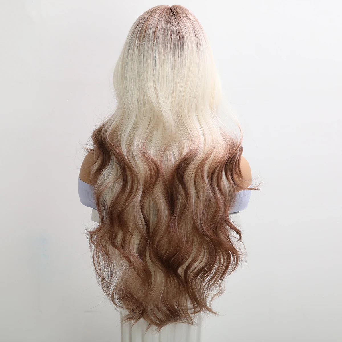 Рисунок 2 - Серо-коричневые женские длинные вьющиеся волосы