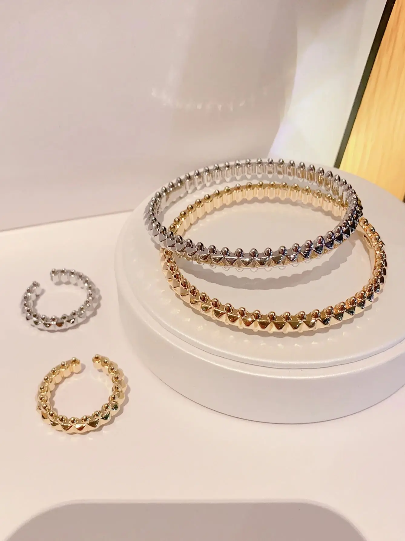 Elegantes, verstellbares Luxus-Zirkon-Armband für Damen, im coolen Stil, modisches Schrauben-Punk-Armreif- und Ring-Set, luxuriöser Schmuck – Detail 4