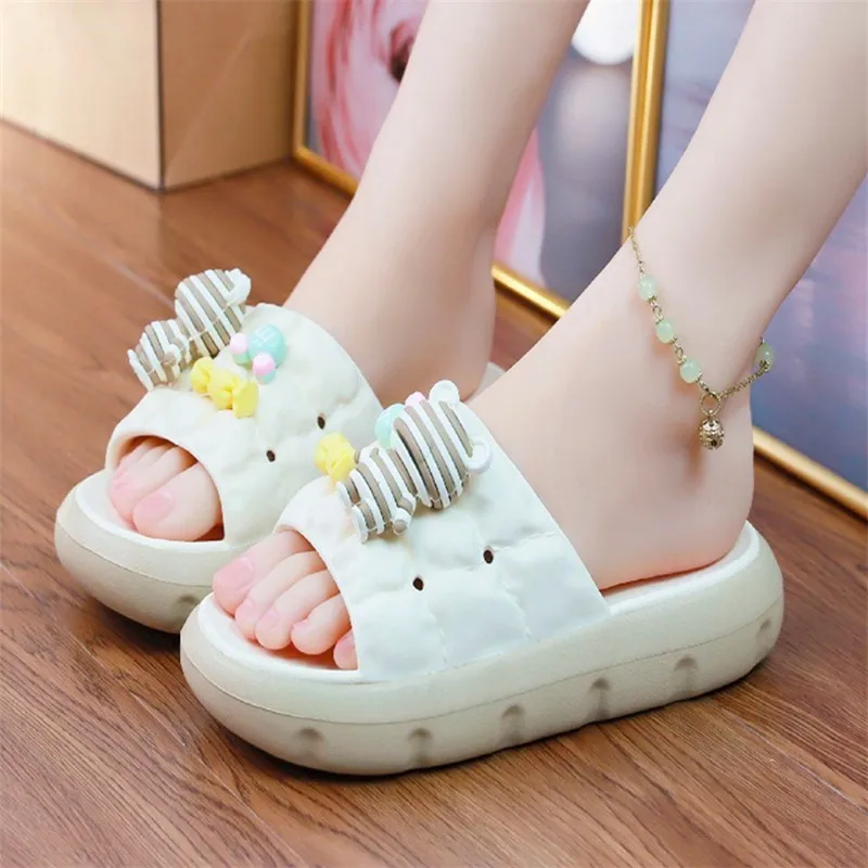 

Мюли женские на плоской подошве, роскошные шлепанцы на каблуке, сланцы, резиновая Массажная обувь на платформе, дизайнерская ткань, Модные ПУ Тапочки, лето