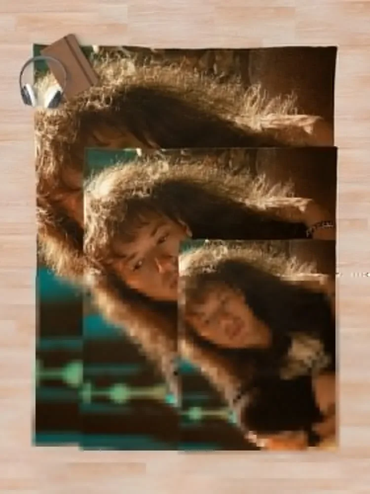 Joseph Quinn Throw ���, �� �ʴ��� �̺� ���