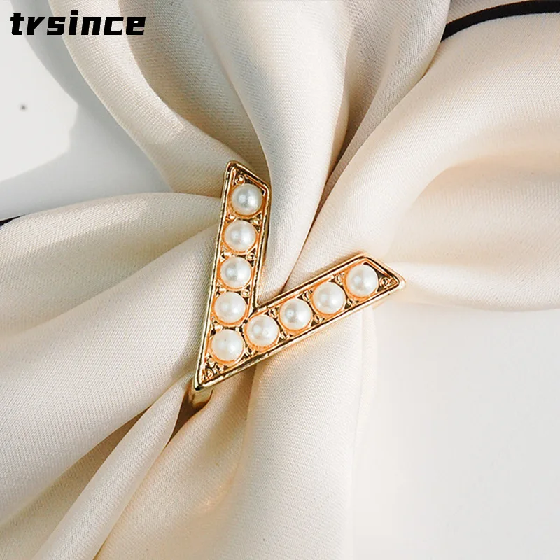 3Pcs T-shirt Round Scarf Brooches Crystal Pearl Silk Scarf Buckle