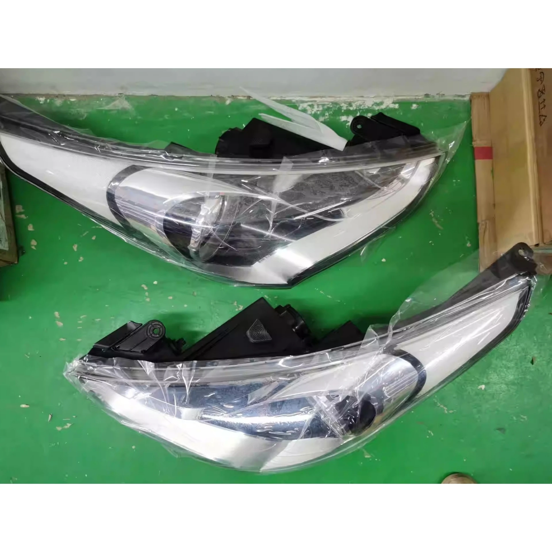 

Body Kit Front Headlight Assembly for Hyundai Veloster Halogen Daytime Running Light Turn Signal Car Accessories