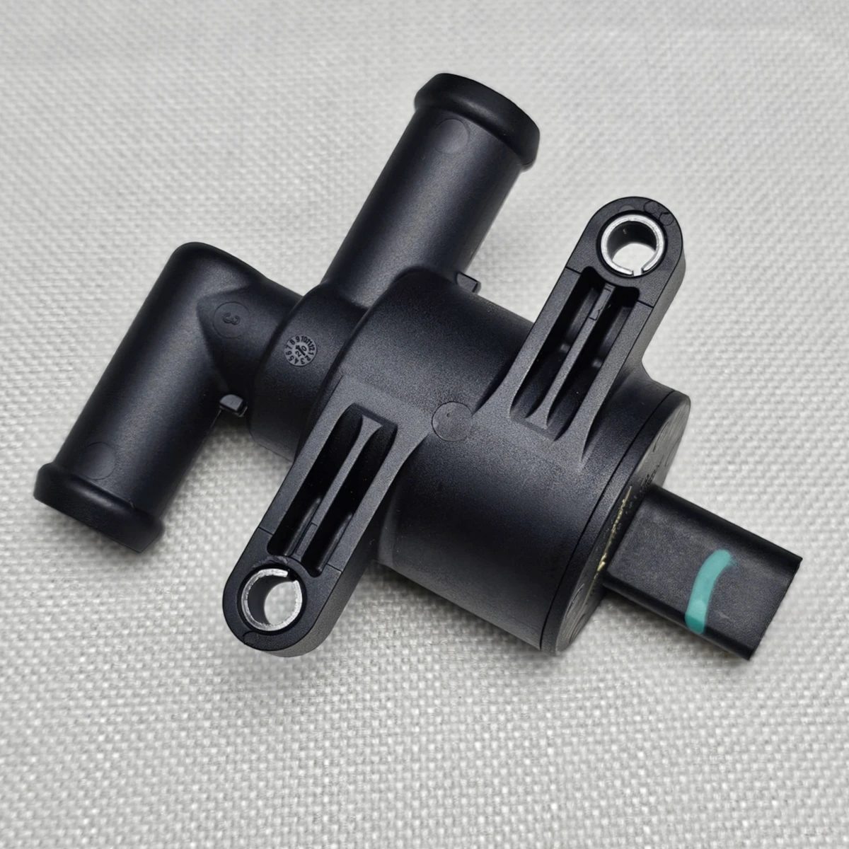 Car Heater Control Valve 4H0121671D with Plug For Audi A4 A5 A6 C7 A7 A8 Q5 VW Golf 7 Passat B8 Solenoid Valve 4H0121671B