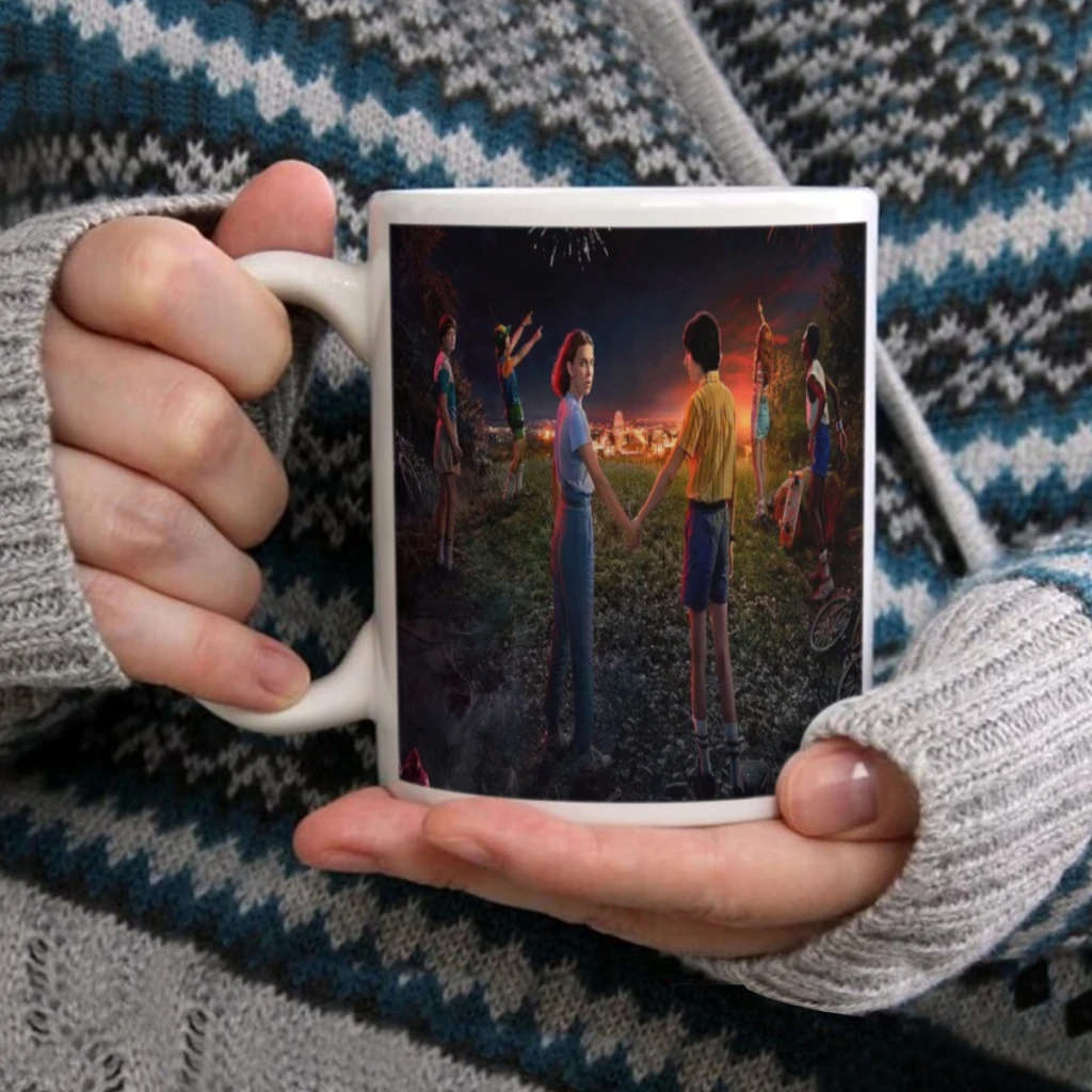 thumbnail image 1 of Taza de café, té y cacao con asa para oficina, de porcelana, para hombres y mujeres, de 11 onzas, con el tema de Stranger Things y el drama de suspenso, 1 of 5